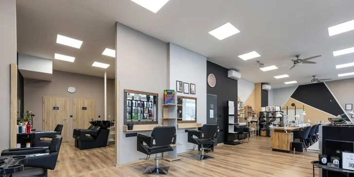 Permanentný make-up obočia alebo pier