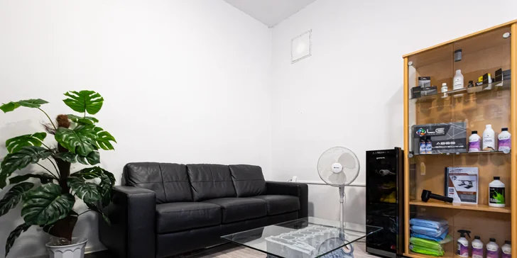 Leštenie a renovácia svetlometov pre bezpečnú jazdu