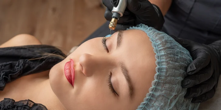 Plazma lift pen alebo mezoterapia tváre pre pevnú a pružnú pokožku
