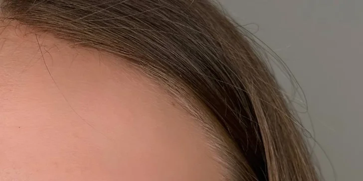 Permanentný make-up obočia alebo pier