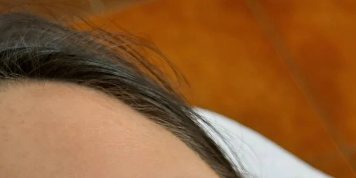 Permanentný make-up obočia alebo pier