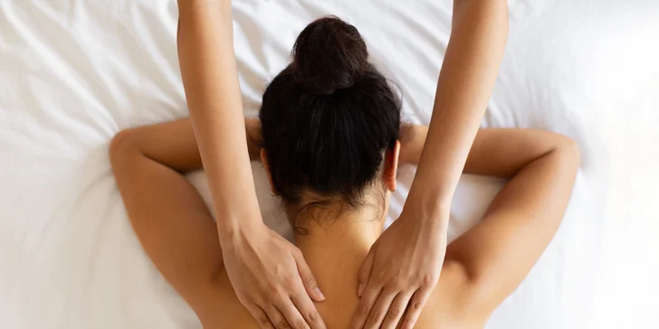 Klasická alebo relaxačná masáž aj antistresová masáž hlavy či chodidiel