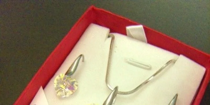 19,90 eur za náušnice s retiazkou a príveskom s pravými Swarovski Elements Crystal. Valentínska kolekcia pre všetky vaše Valentínky. Zľava 58%!