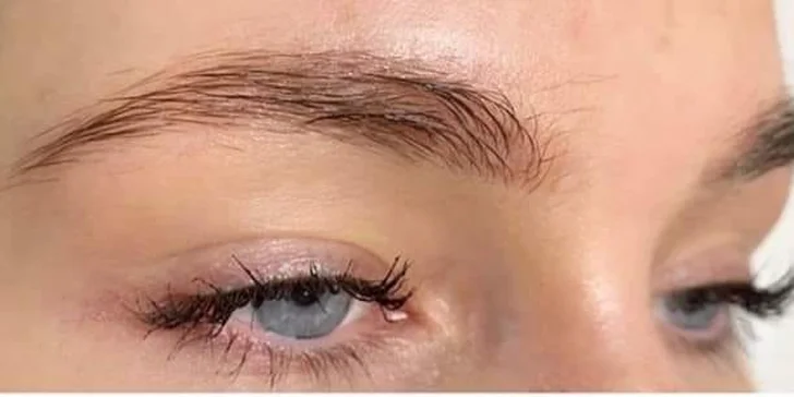 Laminácia obočia alebo Lash lift mihalníc pre výrazný pohľad