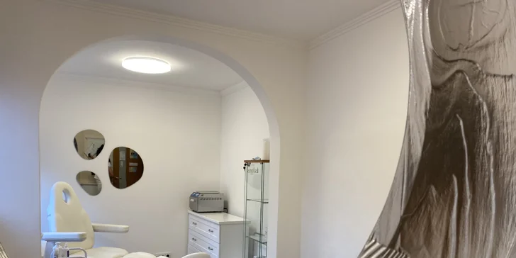 Wellness pedikúra so zábalom, výživnou maskou a masážou chodidiel