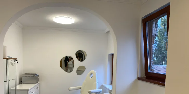 Wellness pedikúra so zábalom, výživnou maskou a masážou chodidiel