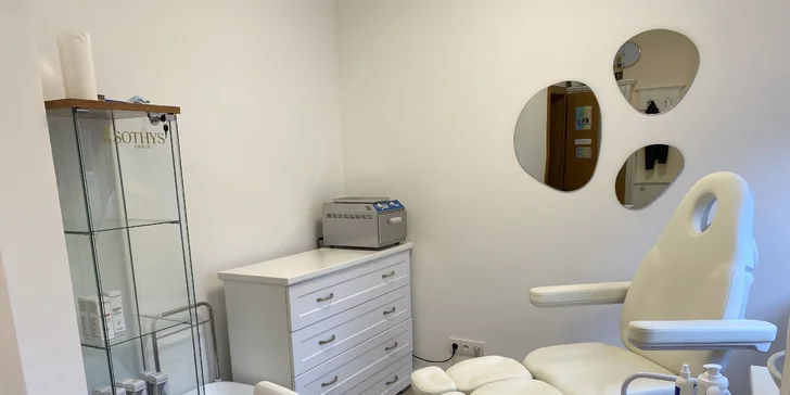 Wellness pedikúra so zábalom, výživnou maskou a masážou chodidiel