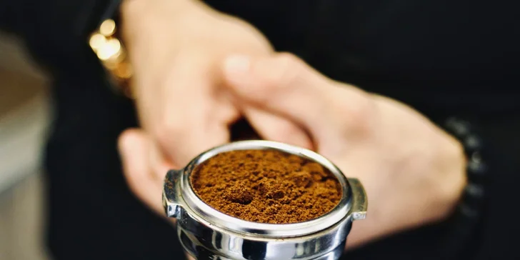 Lahodná kávová pauza s chuťou jesene: cappuccino alebo obľúbené pumpkin spice caffe latte