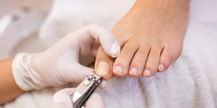 Wellness pedikúra so zábalom, výživnou maskou a masážou chodidiel