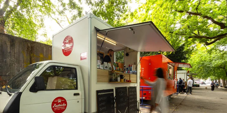 Lahodná kávová pauza s chuťou jesene: cappuccino alebo obľúbené pumpkin spice caffe latte