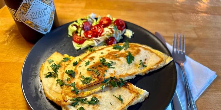 Chutné raňajkové menu s kávou: Croissant, bagel, párky, ovsená kaša či vajíčka na viac spôsobov