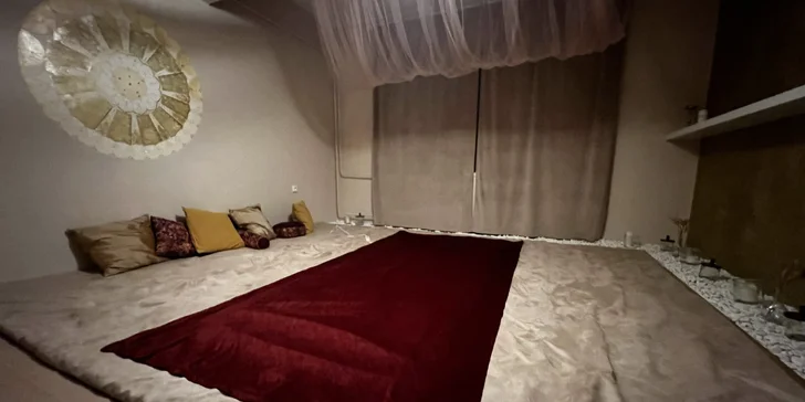 Relaxačná masáž kombinujúca tradičné ázijské masážne techniky
