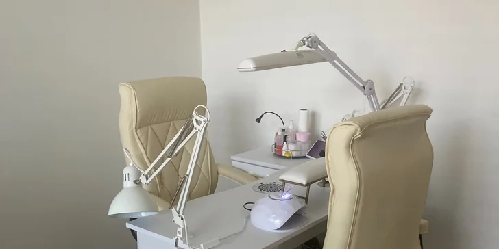 Gélové nechty alebo parafínový zábal na ruky
