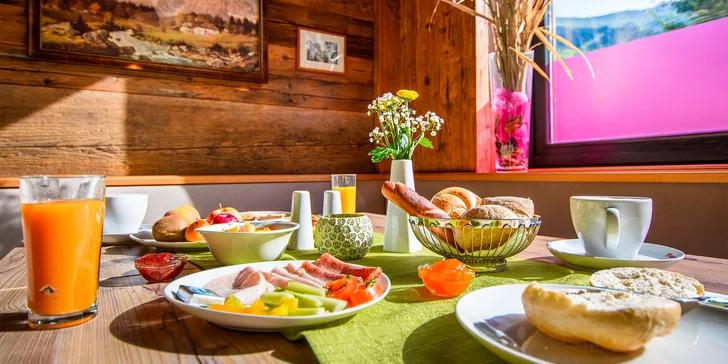 Údolie Gastein: hotel len 500 m od skiareálu Dorfgastein, raňajky, wellness aj karta výhod