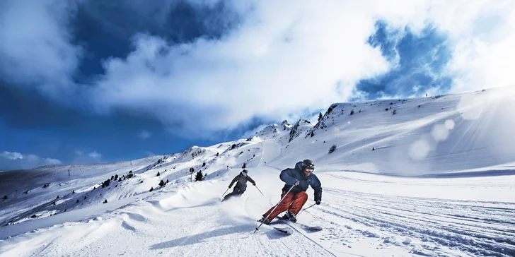 Zimný pobyt v tirolských Alpách: polpenzia, neobmedzený wellness, skiareál 3 km od hotela