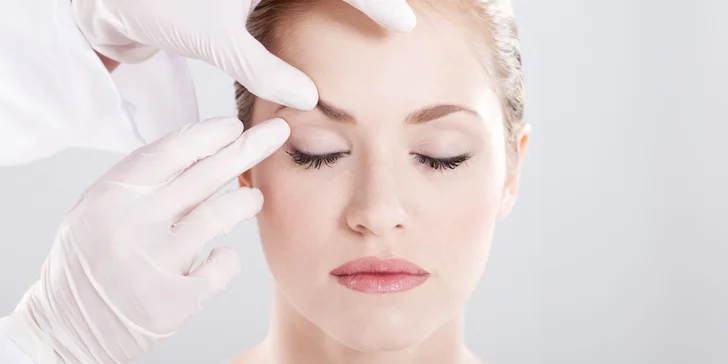 Lifting čela a viečok: Operácia horných viečok alebo Direct browlift s efektom blefaroplastiky
