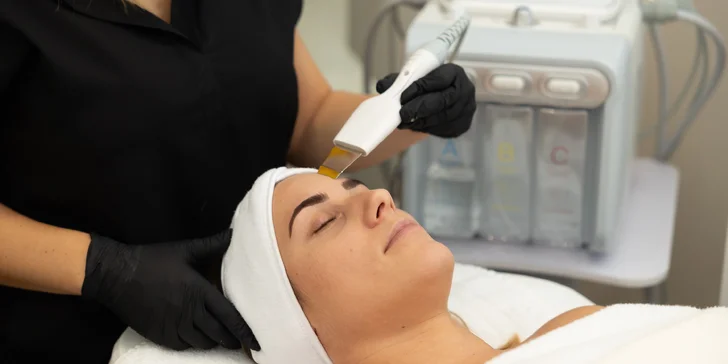 Kolagénové ošetrenie, laminácia obočia či lash lift