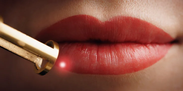 Laserové odstránenie tetovania alebo permanentného makeupu