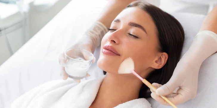 Omladzujúce ošetrenia: Chemický peeling s biopeptidmi, hĺbkové čistenie pleti, rádiofrekvencia, mezoterapia a i.
