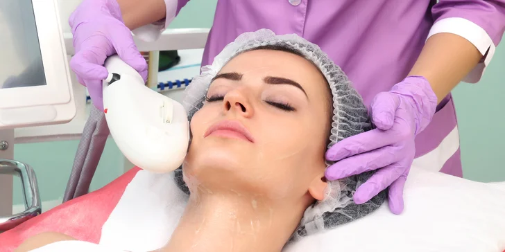 IPL ošetrenie tváre, krku a dekoltu: Omladnite na počkanie vďaka fotorejuvenizácii!