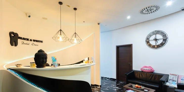 Dentálna hygiena s pieskovaním aj zľava 15 % na ďalší úkon v Black & White Dental Clinic