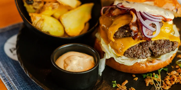 Smash burger alebo bravčový steak Tomahawk s hranolčekmi