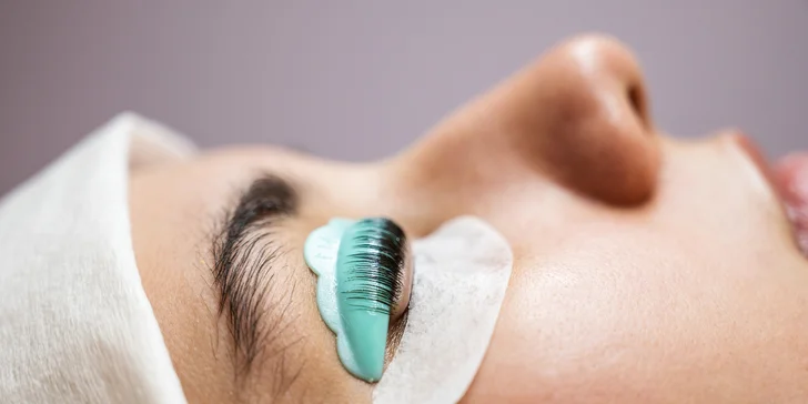 Laminácia obočia, lash lifting alebo výhodný balíček oboch