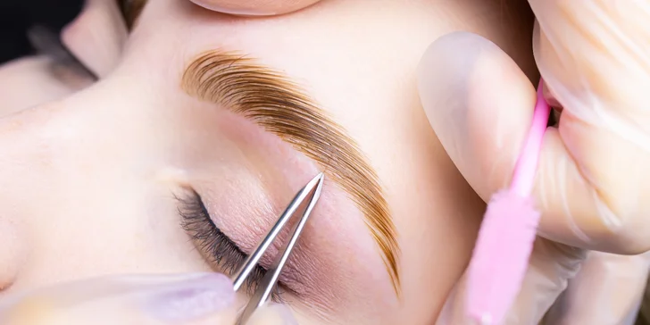 Laminácia obočia, lash lifting alebo výhodný balíček oboch