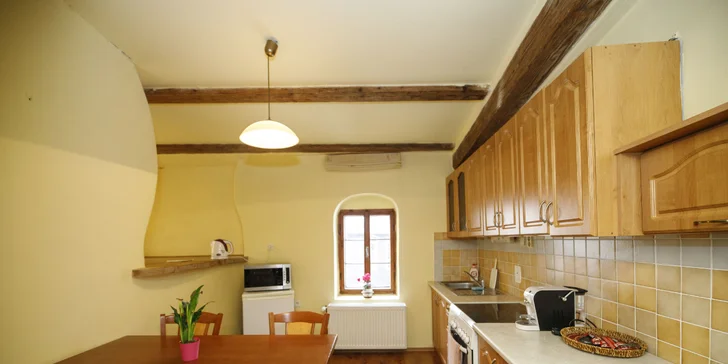 Pobyt s raňajkami a fľašou vína v srdci Českého Krumlova: izba alebo apartmán až pre 5 osôb