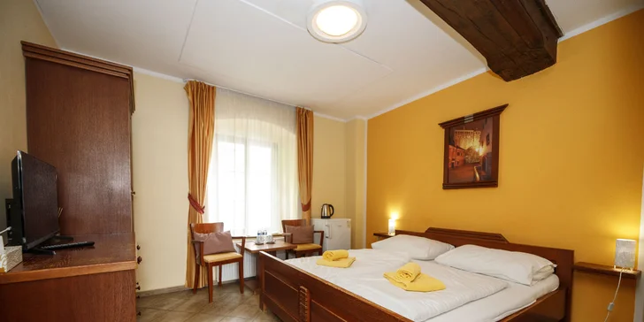 Pobyt s raňajkami a fľašou vína v srdci Českého Krumlova: izba alebo apartmán až pre 5 osôb