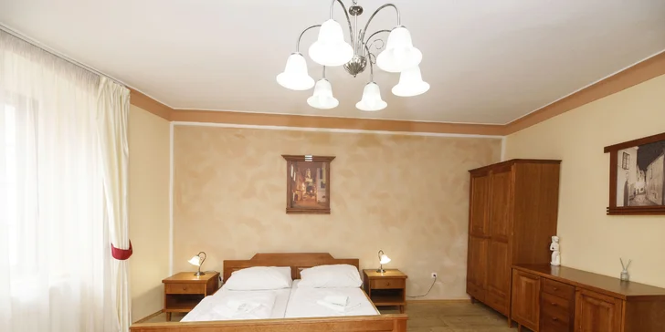 Pobyt s raňajkami a fľašou vína v srdci Českého Krumlova: izba alebo apartmán až pre 5 osôb