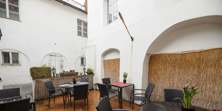 Pobyt s raňajkami a fľašou vína v srdci Českého Krumlova: izba alebo apartmán až pre 5 osôb