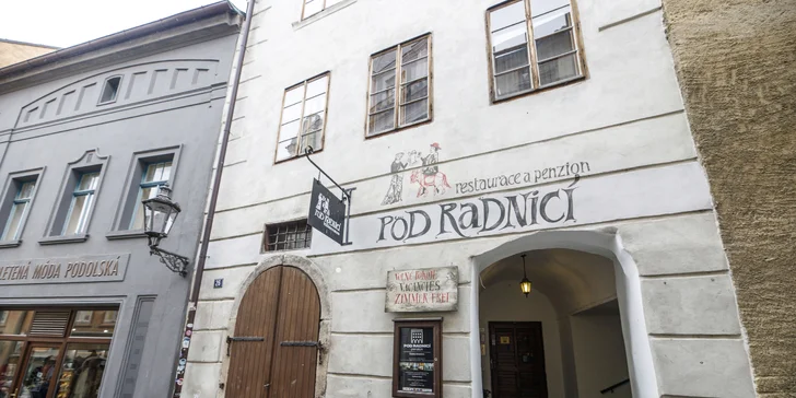 Pobyt s raňajkami a fľašou vína v srdci Českého Krumlova: izba alebo apartmán až pre 5 osôb