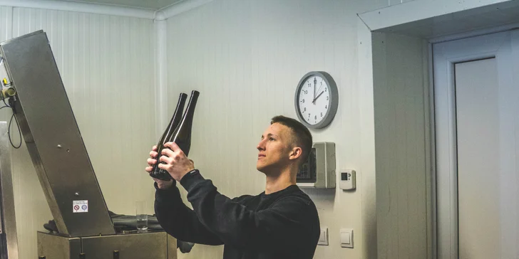 Degustácia vín z rodinného pezinského vinárstva Skovajsa