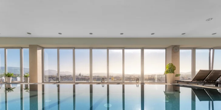 Wellness a zážitková večera v panoramatickom Pancha Skybare na 10. poschodí hotela Holiday Inn Žilina