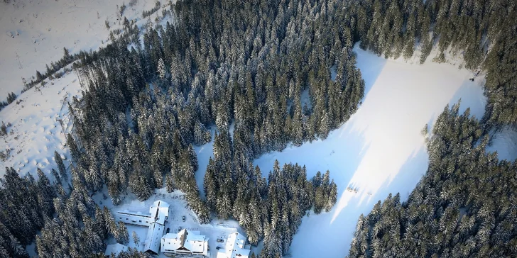 Horský hotel v Jasnej plný podmanivých výhľadov na brehu Vrbického plesa s wellness a stravou