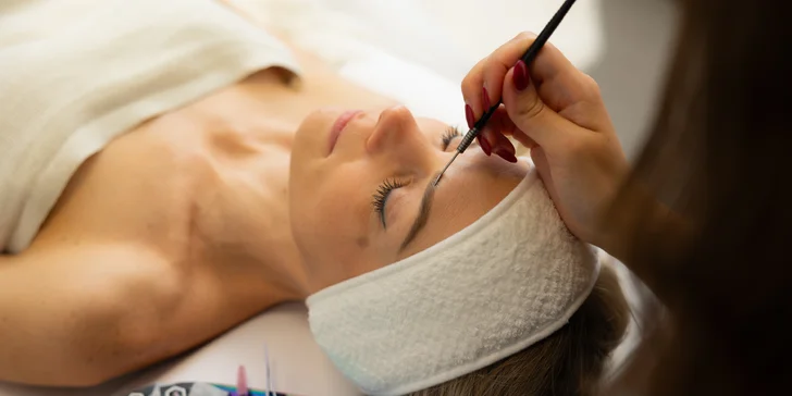 Laminácia obočia, chemický peeling, hĺbkové čistenie, RxCarboxy terapia aj ošetrenie pleti na mieru