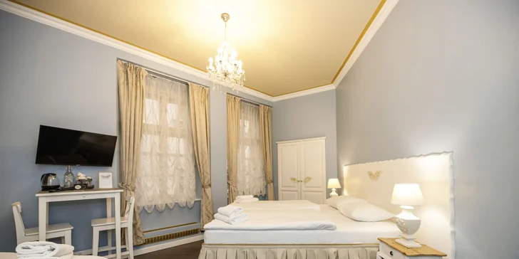 Romantický pobyt v srdci Prahy: elegantné ubytovanie bez stravy aj s raňajkami