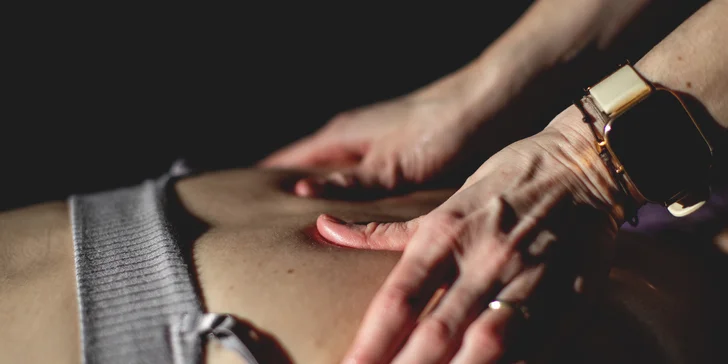 Fyzioterapeutické masáže, spojenie jogy a fyzio-cvičení alebo darčeková poukážka