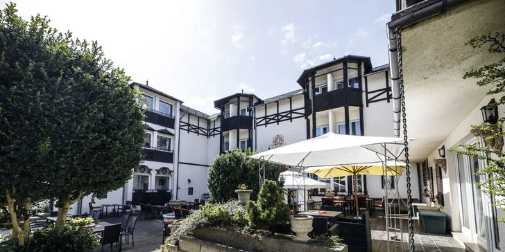 Oddych v pokojnej časti Mariánskych lázní: hotel s jedlom a s wellness procedúrami