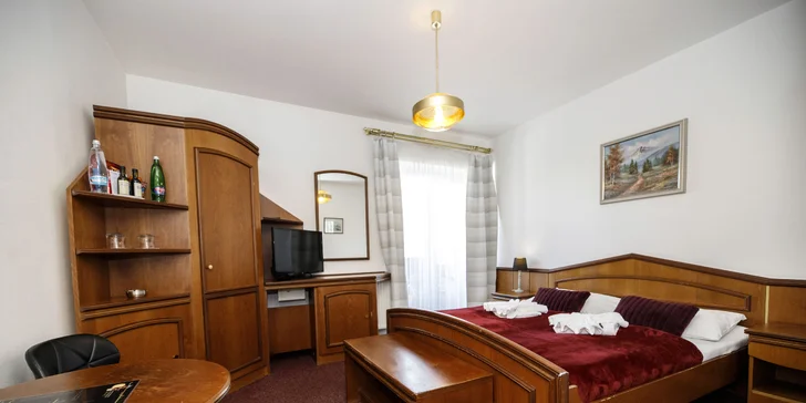 Oddych v pokojnej časti Mariánskych lázní: hotel s jedlom a s wellness procedúrami