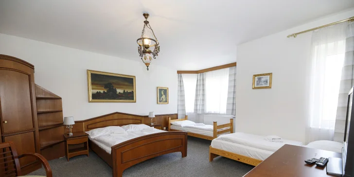Oddych v pokojnej časti Mariánskych lázní: hotel s jedlom a s wellness procedúrami