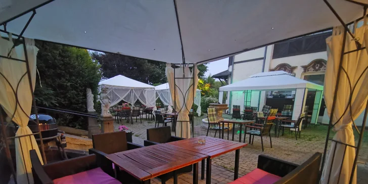 Oddych v pokojnej časti Mariánskych lázní: hotel s jedlom a s wellness procedúrami