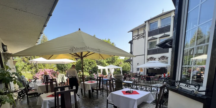 Oddych v pokojnej časti Mariánskych lázní: hotel s jedlom a s wellness procedúrami