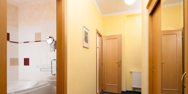 4* pobyt v centre Karlových Varov: ubytovanie s raňajkami alebo polpenziou, wellness aj masážou