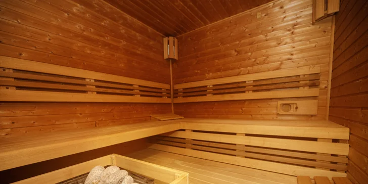 Pobyt v centre Karlových Varov s výhľadom na kolonádu: historický hotel s raňajkami a wellness