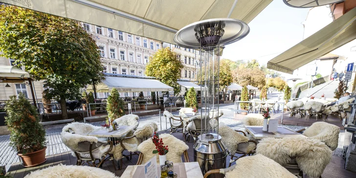 Pobyt v centre Karlových Varov s výhľadom na kolonádu: historický hotel s raňajkami a wellness