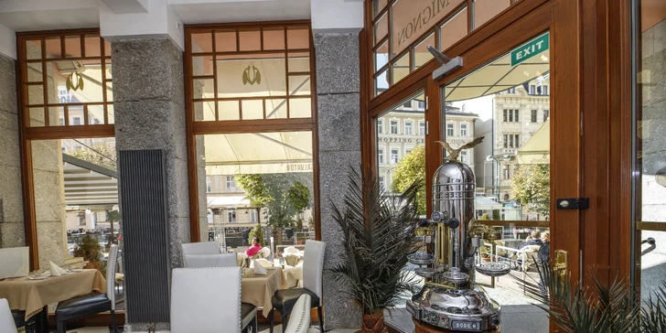 Pobyt v centre Karlových Varov s výhľadom na kolonádu: historický hotel s raňajkami a wellness