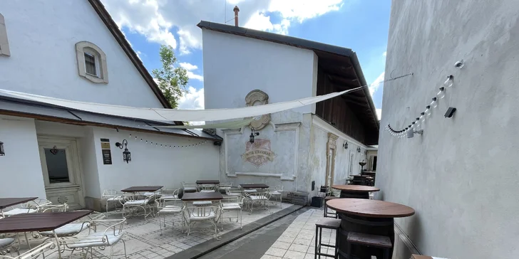 Pobyt v luxusnom historickom hoteli na námestí v Štramberku: polpenzia a vychýrené Lašské kúpele