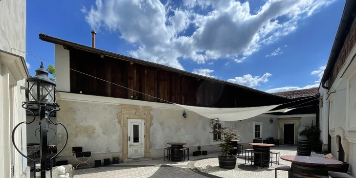 Pobyt v luxusnom historickom hoteli na námestí v Štramberku: polpenzia a vychýrené Lašské kúpele